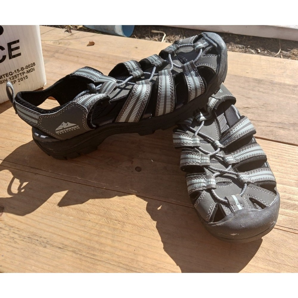 Hiking sandals